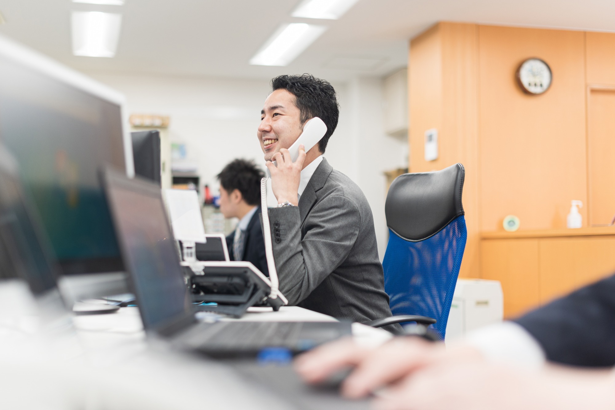 写真：名刺交換イメージ